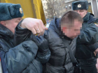 В Новочеркасске дебоширы пытались забрать оружие у полицейского