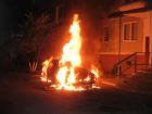 Автомобиль сгорел дотла в микрорайоне Октябрьском в Новочеркасске