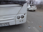 В Новочеркасске лихач при развороте забыл пропустить попутный автобус