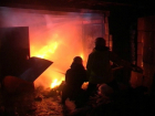 Пламя охватило гараж на улице Добролюбова в Новочеркасске