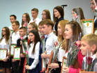 Новочеркасским школьникам вручили сертификаты на стипендию мэра