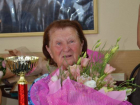 89-летняя пенсионерка из Новочеркасска, сдавшая ГТО, получила памятный кубок