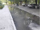 Зловонная река фекалий затопила улицу Чехова в Новочеркасске