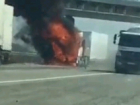 Седельный тягач сгорел на трассе возле аэропорта "Платов" под Новочеркасском