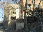Здание заброшенного завода несколько лет угрожает новочеркасцам