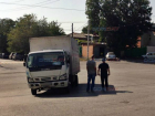 В Новочеркасске грузовик «убежал» от водителя, устроив по дороге серию ДТП