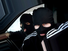 В Новочеркасске грабители в масках напали с пистолетом на двух девушек