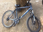 Два скоростных велосипеда похитили от подъезда жилого дома в Новочеркасске