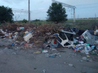 Зловонную помойку на улице Железнодорожной Новочеркасска не убирают с апреля