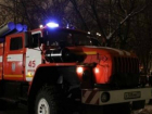 2 пожарные машины и 6 огнеборцев тушили охваченный пламенем дом в Новочеркасске