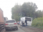 Автобус Новочеркасск – Ростов с пассажирами чуть не перевернулся при объезде пробки по обочине