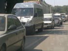 "Притерший" легковушку на спуске Герцена автобус заблокировал главную транспортную артерию Новочеркасска