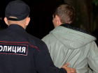В Новочеркасске пьяный хулиган избил полицейского и сорвал с него кобуру