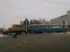 Сошедший с рельсов трамвай перегородил главную улицу Новочеркасска