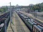 Молодая девушка украла из грузового поезда в Новочеркасске чугунные слитки