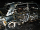 Огонь уничтожил ВАЗ-2106 в новочеркасском микрорайоне Хотунок