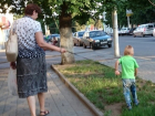 Криминала в действиях бабушки, гулявшей в Новочеркасске с внуком «на поводке», не нашли