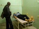 В Новочеркасске с крыши детской больницы упал рабочий