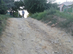 «Два перекрестка в центре Новочеркасска не оборудованы пешеходными переходами», - горожанин