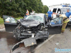 В автобус из Новочеркасска в Краснодарском крае врезалась легковушка – водитель погиб