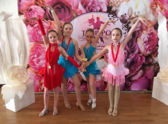 Дети из Новочеркасска триумфально выступили  в турнире по бальным танцам
