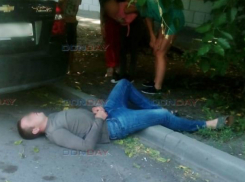 В центре Новочеркасска прохожий спас отрубившегося от «передоза» наркомана