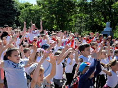 В День защиты детей новочеркасские спортсмены провели «зарядку с чемпионами»