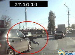 В Новочеркасске сбившая пешехода женщина не отвезла пострадавшего в больницу, а высадила на обочине