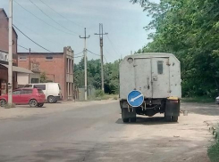 Колдобины на Сарматской заасфальтировали после обращений новочеркасцев