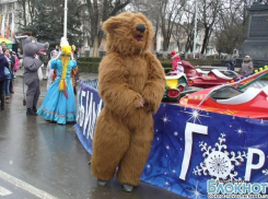 В Новочеркасске на старый Новый год на площади всех кормили варениками с сюрпризом