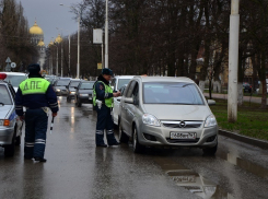 Новочеркасский водитель вместо штрафа получил от автоинспекторов подарок