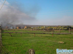 Военные в черте города Новочеркасска жгут мусор