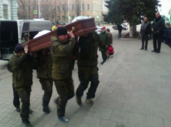 Вдове Александра Позынича вручили награду «Боевое содружество»