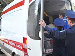 Грузовая «Газель» повредила две машины и сбила пешехода в Новочеркасске