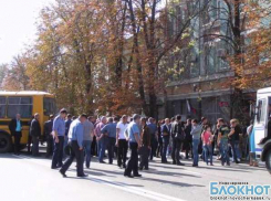 С погибшими полицейскими прощаются в Новочеркасске