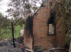 Пострадавшая при пожаре в заброшенном доме на Донском скончалась в больнице