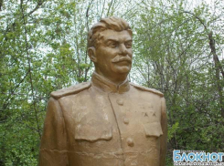 В Новочеркасске на территории гаражного кооператива установили памятник Сталину
