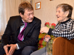 Мэр поздравил новочеркасскую долгожительницу со 100-летним юбилеем