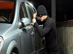 Автоугонщик похитил автомобиль, но был пойман по горячим следам