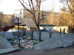 Котлован незаконной свалки в Новочеркасске заполнился до краев