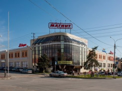 В Новочеркасске стреляли в охранника торгового центра