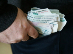 Строитель украл из дома клиента сто тысяч рублей в Новочеркасске
