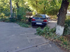 В Новочеркасске лихач протаранил две машины и скрылся  