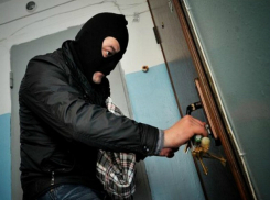 Домушник-рецидивист поживился ноутбуком и дорогими часами в Новочеркасске