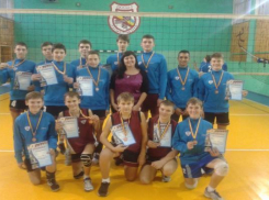 Новочеркасские волейболисты завоевали «бронзу»