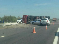 Фура с битумом врезалась в припаркованный грузовик под Новочеркасском