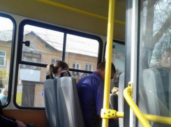 «Я никуда не поеду, пока она не выйдет!»: в Новочеркасске водитель отказался везти инвалида