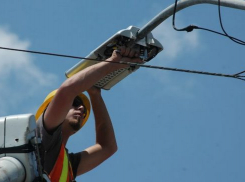 В Новочеркасске приступили к монтажу экономичных уличных светильников
