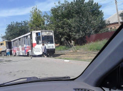 Во время движения трамвай сошел с рельсов в Новочеркасске