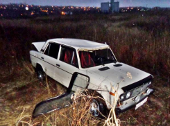Жительница Новочеркасска не справилась с управлением и перевернулась на автомобиле